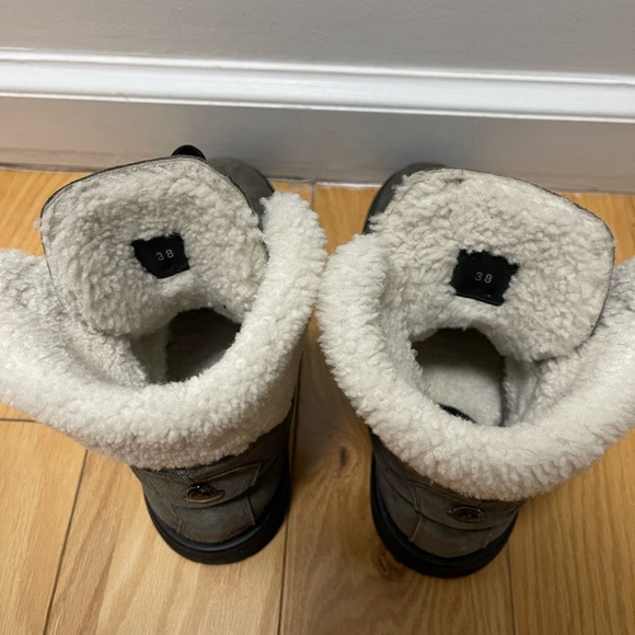 Moncler Boots - Picture 3 of 4
